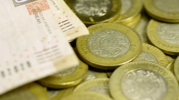 Una Pila Dinero Mexicano Está Paneando Lado Lado Mostrando Riqueza — Vídeos de Stock