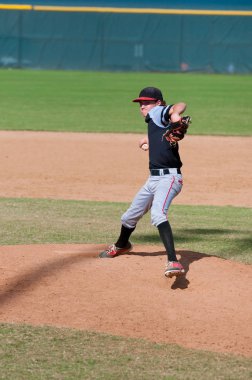 höyüğün üzerinde küçük lig baseball sürahi