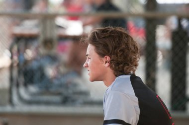 Sığınağın beyzbol çocuk profili 