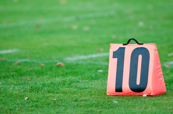 Futebol marcador de 10 jardas — Fotografia de Stock