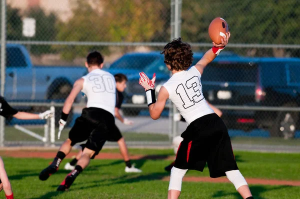 Kids playing american football — Stock Photo, Image