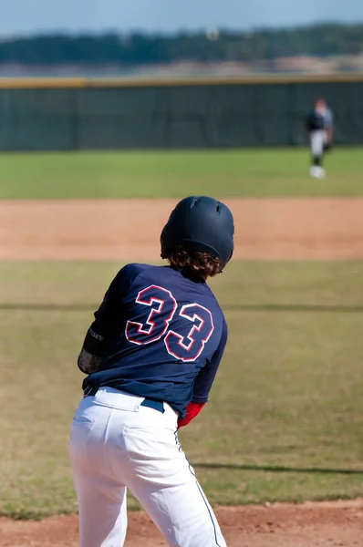 Pemuda pemukul baseball — Stok Foto