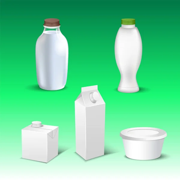 Set weißer leerer realistischer Milchverpackungen einschließlich Plastikflaschen und Kartonverpackungen isolierte Vektorillustration — Stockvektor