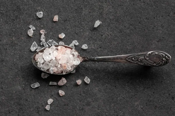 Spoon with Himalayan salt on a black table — 图库照片