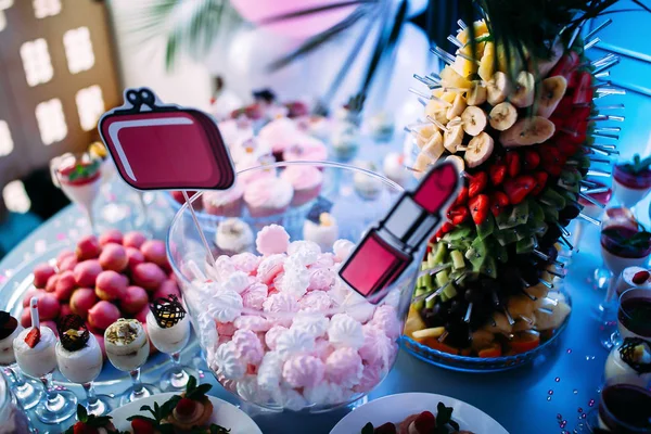Beautifully decorated table with different cakes and sweets — 스톡 사진