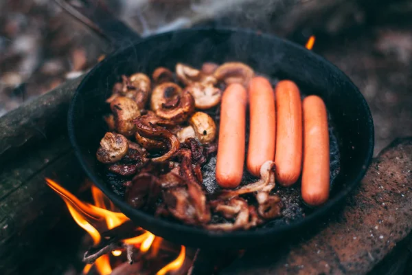 Fried Mushrooms Bacon Sausages Pan Woods Fire Food Nature Cooking — Stock Photo, Image