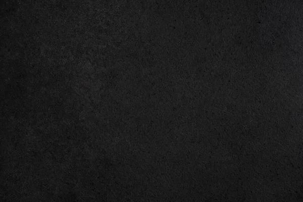 Gri-siyah granit tezgah dokusu. Parlak çakıl taşlarıyla siyah arkaplan.