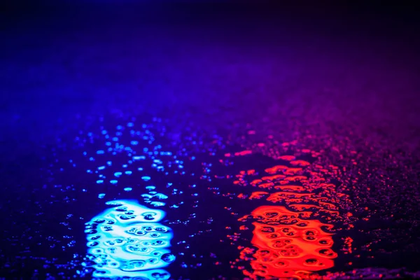 Reflexão Fotográfica Abstrata Luz Uma Superfície Molhada Luz Néon Azul — Fotografia de Stock