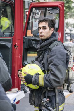 Santiago sokaklarında polisle protestocular arasında çatışmalar