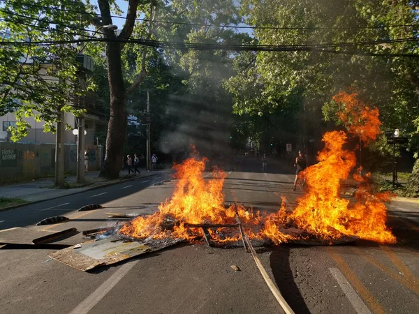 Συγκρούσεις Μεταξύ Αστυνομίας Και Διαδηλωτών Στους Δρόμους Του Σαντιάγο — Φωτογραφία Αρχείου