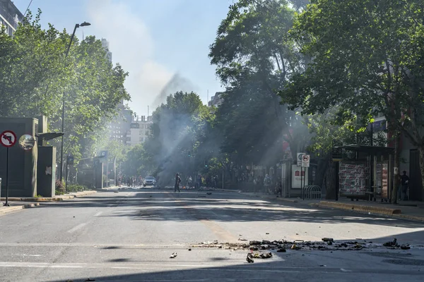 Santiago Sokaklarında Polisle Protestocular Arasında Çatışmalar — Stok fotoğraf