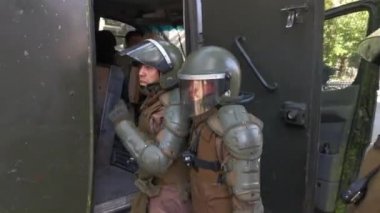 Santiago sokaklarında polisle protestocular arasında çatışmalar