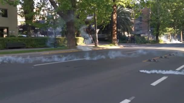 Összecsapások Rendőrség Tüntetők Között Santiago Utcákon — Stock videók