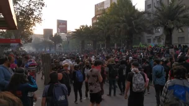 Страна Чили Дата Ноября 2019 Года Столкновения Между Полицией Протестующими — стоковое видео