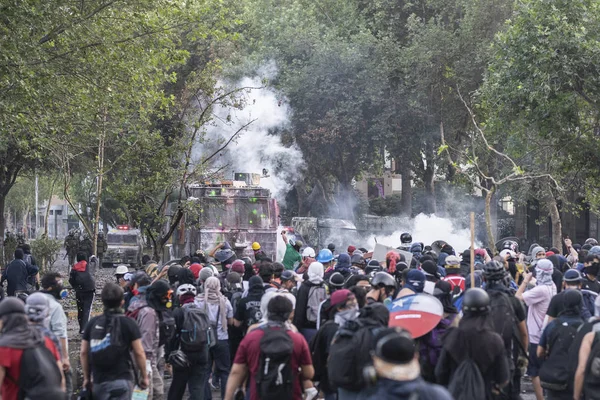Santiago Chile Chile 2019 Tüntetők Plaza Italia Téren Zavargások Idején — Stock Fotó