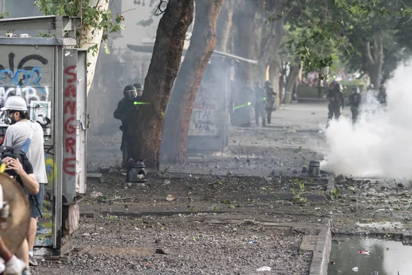 Santiago Chile Chile 2019 Tüntetők Plaza Italia Téren Zavargások Idején — Stock Fotó