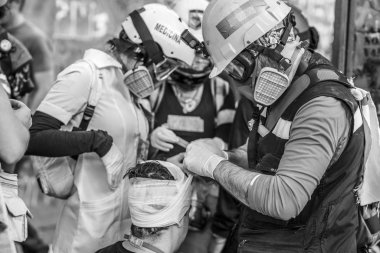 Santiago de Chile Şili 19 / 10 / 2019 ayaklanmalar sırasında Plaza Italia Meydanı 'nda protestocular. Ordu 