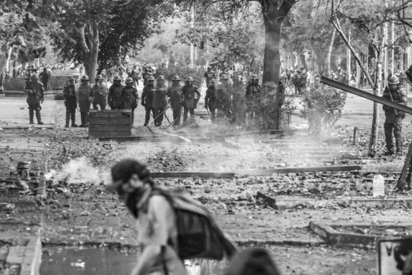 Santiago Chile Chile 2019 Tüntetők Plaza Italia Téren Zavargások Idején — Stock Fotó