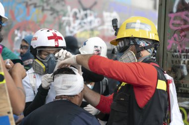 Santiago de Chile Şili 19 / 10 / 2019 ayaklanmalar sırasında Plaza Italia Meydanı 'nda protestocular. Ordu 
