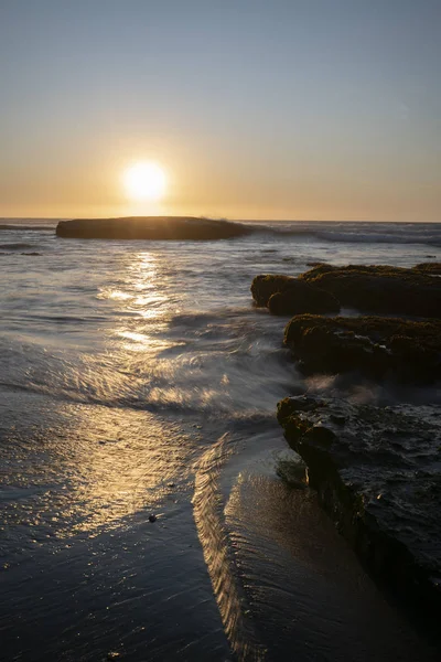 Sol Põe Abaixo Horizonte Água Meio Oceano Pacífico Fazendo Uma — Fotografia de Stock