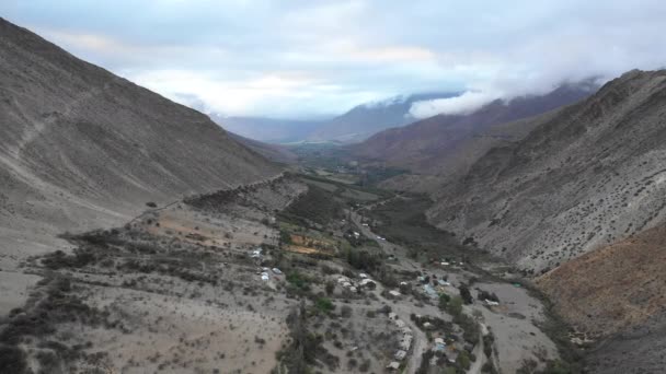 空中录像 在阿塔卡马沙漠的Valle Cuenca Alta Del Limari周围飞行 — 图库视频影像