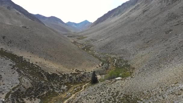 空中录像 在阿塔卡马沙漠的Valle Cuenca Alta Del Limari Bocatoma Los Molles周围飞行 — 图库视频影像