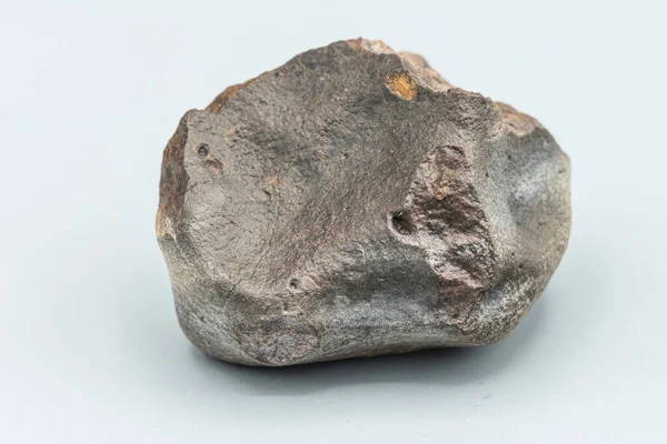 Vista Primer Plano Pedazo Meteorito Aislado Sobre Fondo Blanco — Foto de Stock