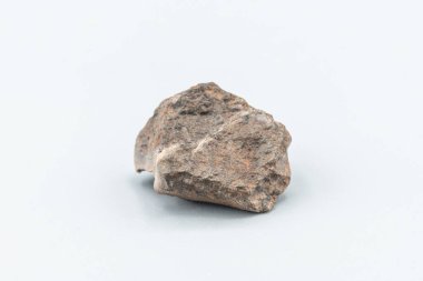 Meteor parçası beyaz arkaplanda izole edildi