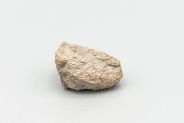 Meteor parçası beyaz arkaplanda izole edildi