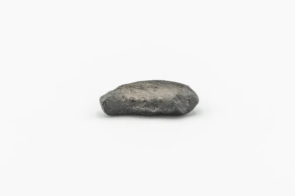在白色背景上隔绝的一块陨石 — 图库照片