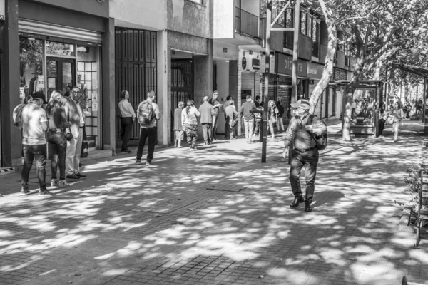 Cidade Santiago País Chile Março 2020 Pessoas Esperando Nas Ruas — Fotografia de Stock