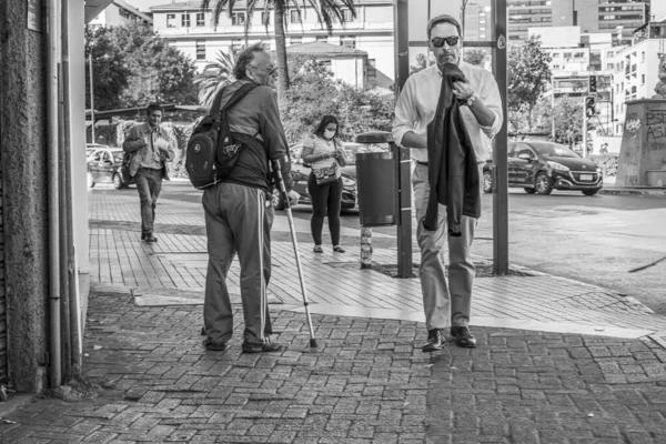 Cidade Santiago País Chile Março 2020 Pessoas Reais Preocupadas Caminhando — Fotografia de Stock