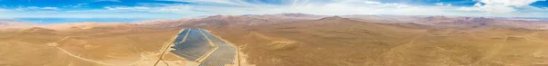 Vista Aérea Una Central Solar Fotovoltaica Sobre Las Arenas Desiertas — Foto de Stock