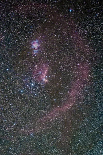 ハンターとオリオン星座とオリオン星雲は 宇宙で素晴らしい場所です 爆発して超新星を作る巨大な赤い星を見ることができます — ストック写真