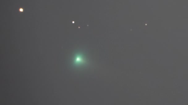 Cometa Cisne 2020 Visto Desde Contaminado Cielo Nocturno Ciudad Santiago — Vídeos de Stock