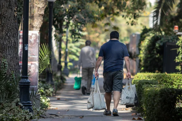 Πόλη Santiago Χώρα Χιλή Μαΐου 2020 Άνθρωποι Ανησυχούν Ενώ Περπατούν — Φωτογραφία Αρχείου