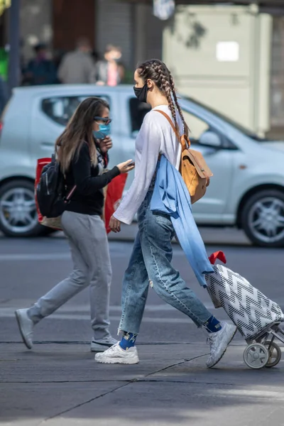 Πόλη Santiago Χώρα Χιλή Μαΐου 2020 Άνθρωποι Ανησυχούν Ενώ Περπατούν — Φωτογραφία Αρχείου