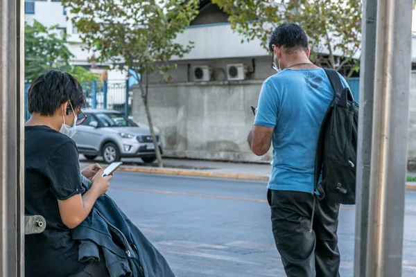 Cidade Santiago País Chile Março 2020 Pessoas Reais Preocupadas Caminhando — Fotografia de Stock