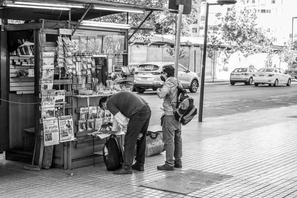Cidade Santiago País Chile Março 2020 Pessoas Reais Comprando Uma — Fotografia de Stock
