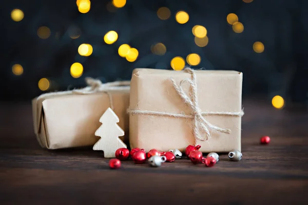 Regalos envueltos en papel marrón —  Fotos de Stock