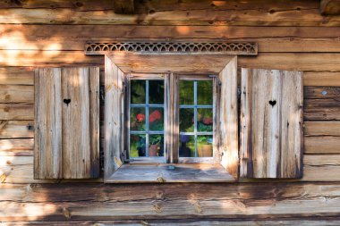 Pencereden açılan panjurlar ile