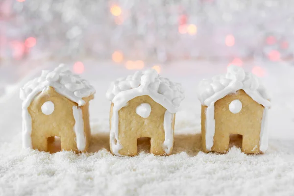 Three gingerbread houses on the background of bokeh and snow — Stock Photo, Image