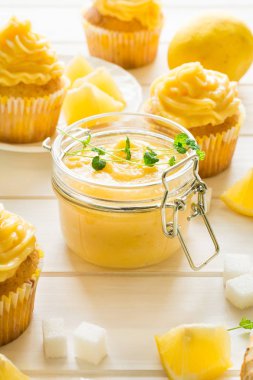 Narenciye lor ile limon cupcakes hazırlama 
