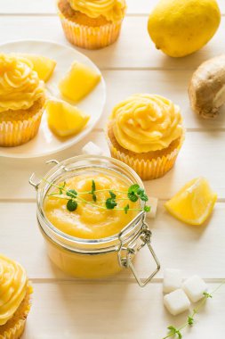 Narenciye lor ile limon cupcakes hazırlama 