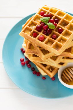 Bal ve cranberries ile Belçika waffle 