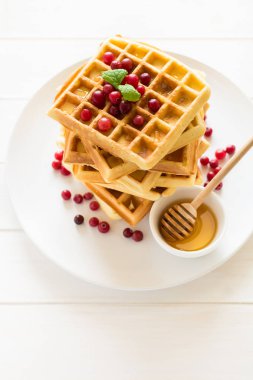 Bal ve cranberries ile Belçika waffle