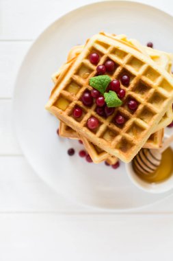 Bal ve cranberries ile Belçika waffle