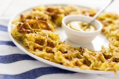 Ev yapımı patates waffle hardallı 