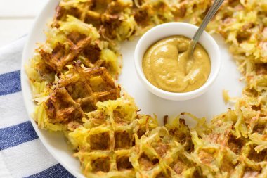 Ev yapımı patates waffle hardallı 