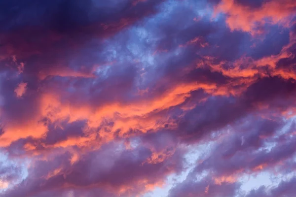 Dramatische Vurige Avondrood Een Mengsel Van Violette Roze Oranje Zwarte — Stockfoto